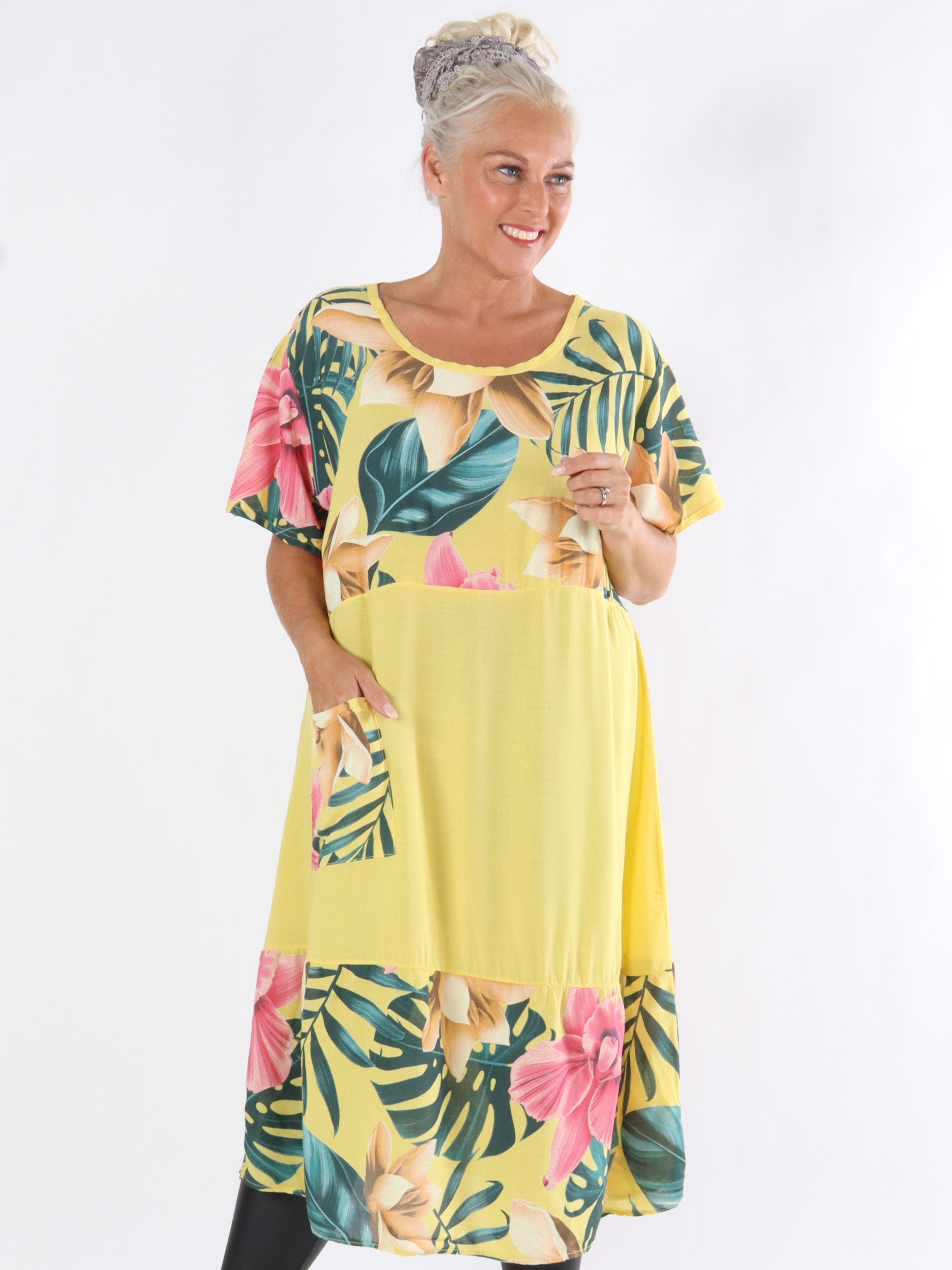 Taimi - Klänning med blommönster och ficka